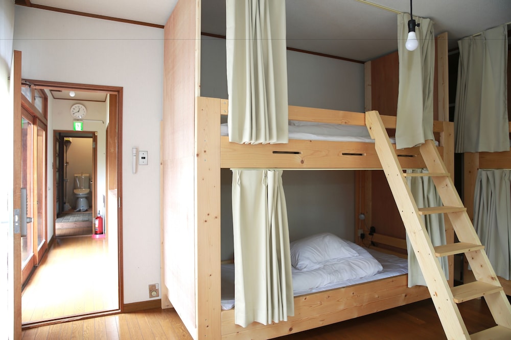 Yuzan Guesthouse Annex - Hostel 66/68