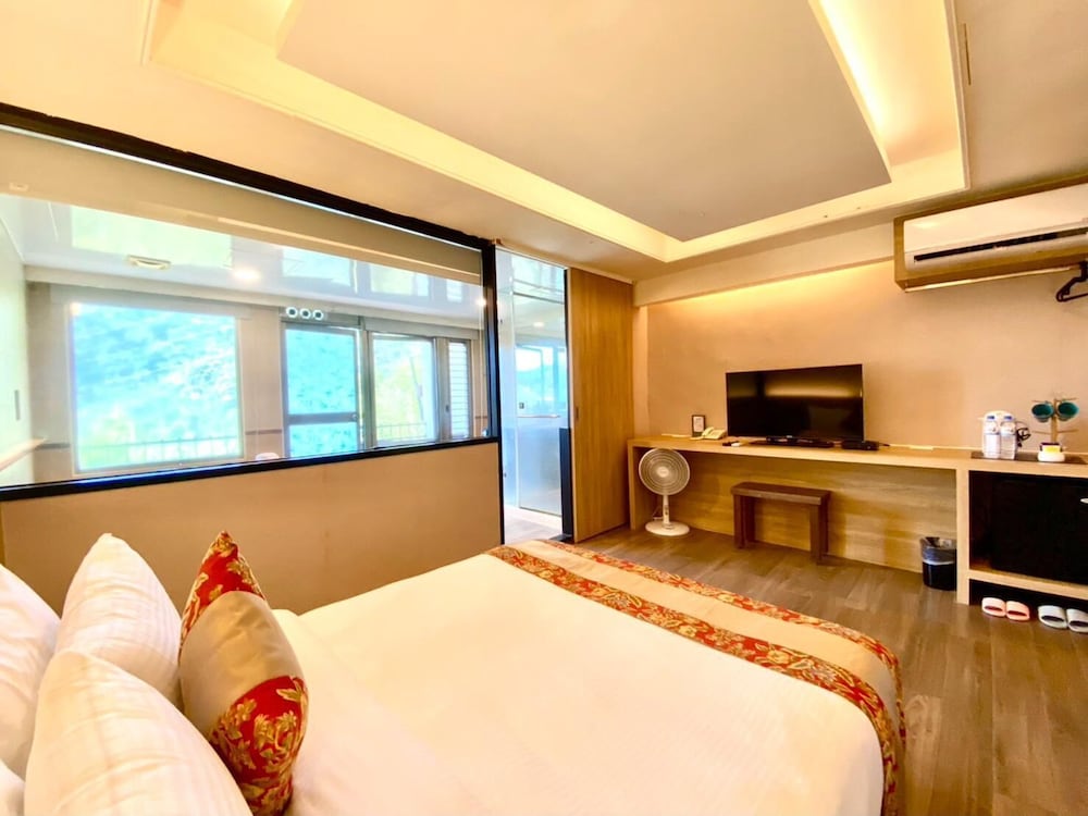SUITE, MOUNTAIN VIEW