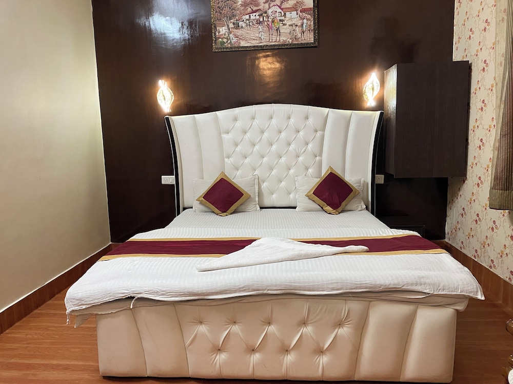 SUPER, DELUXE, KING BED