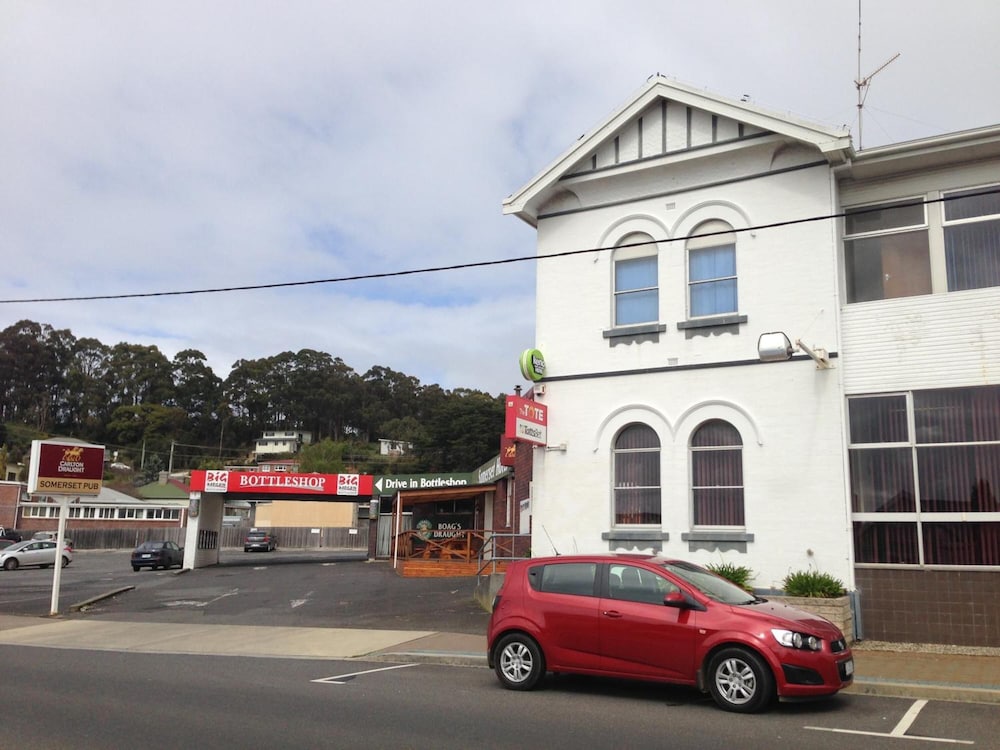 SOMERSET HOTEL 6/39