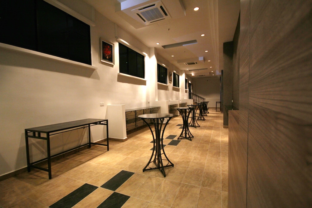 Aroma Hotel 15/25