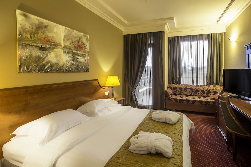 ROYAL HOTEL 20/68