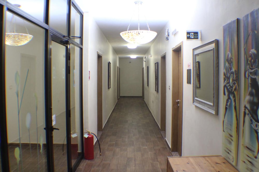 Murex Plaza Hotel and Suites 4/33