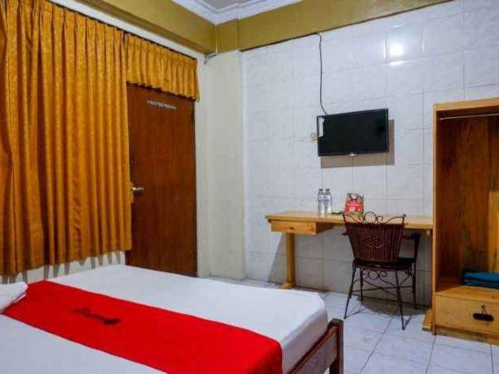 Reddoorz Plus Near Alun Alun Selatan 20/42