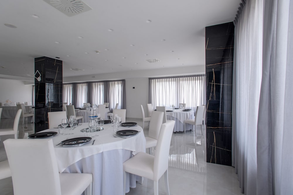 Ancora Hotel 59/72