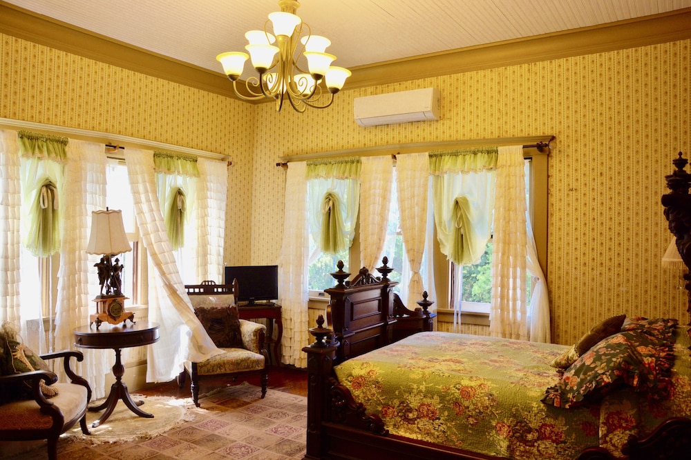 Manoa Valley Inn 47/60