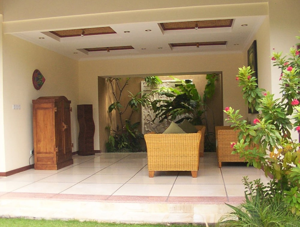 Emerald Villa 7/50