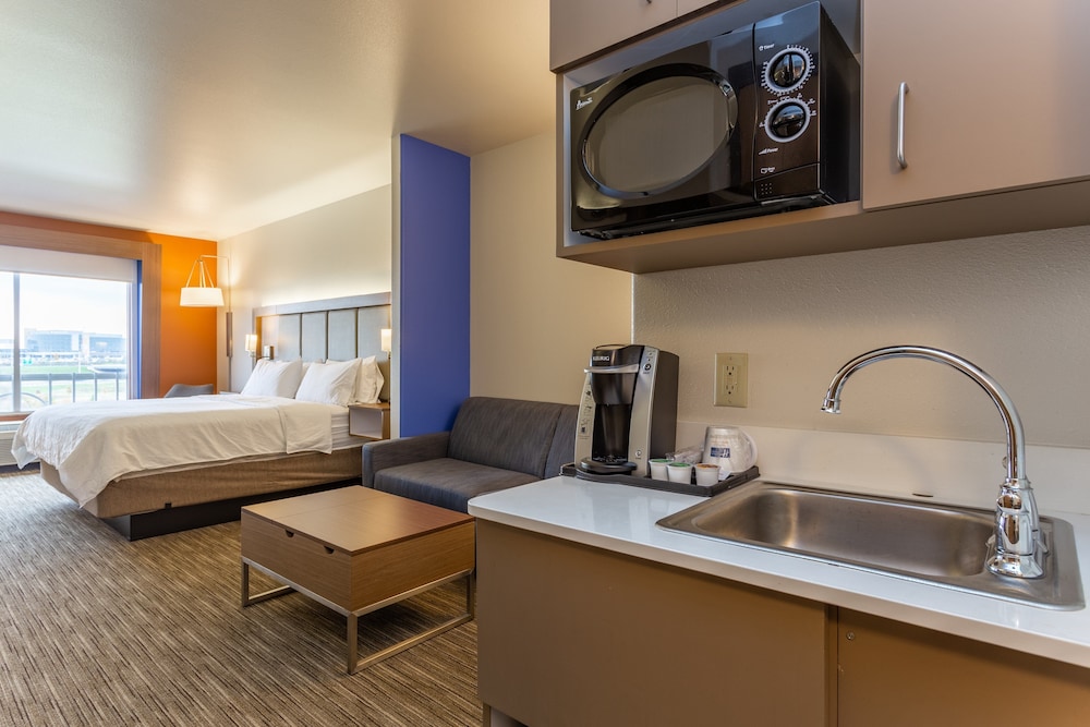 Holiday Inn Express Rockford Loves Park 30/65