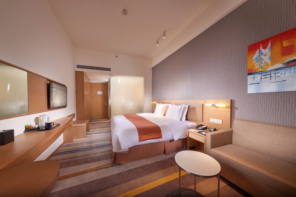 Holiday Inn Express Chengdu Huanhuaxi 15/67
