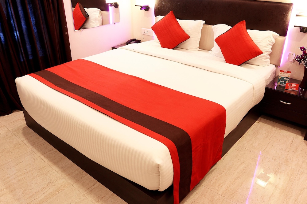 Oyo Rooms Parama Island Em Bypass 8/15