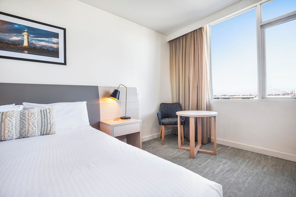 Sage Hotel Wollongong 30/75