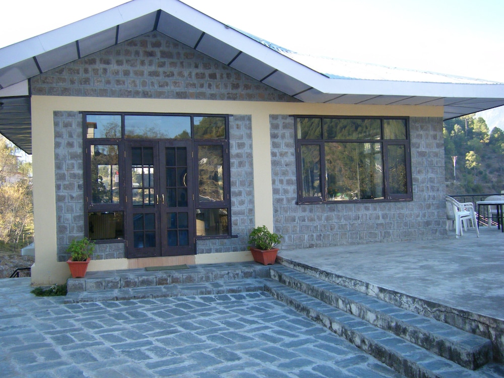 Udechee Huts 7/52
