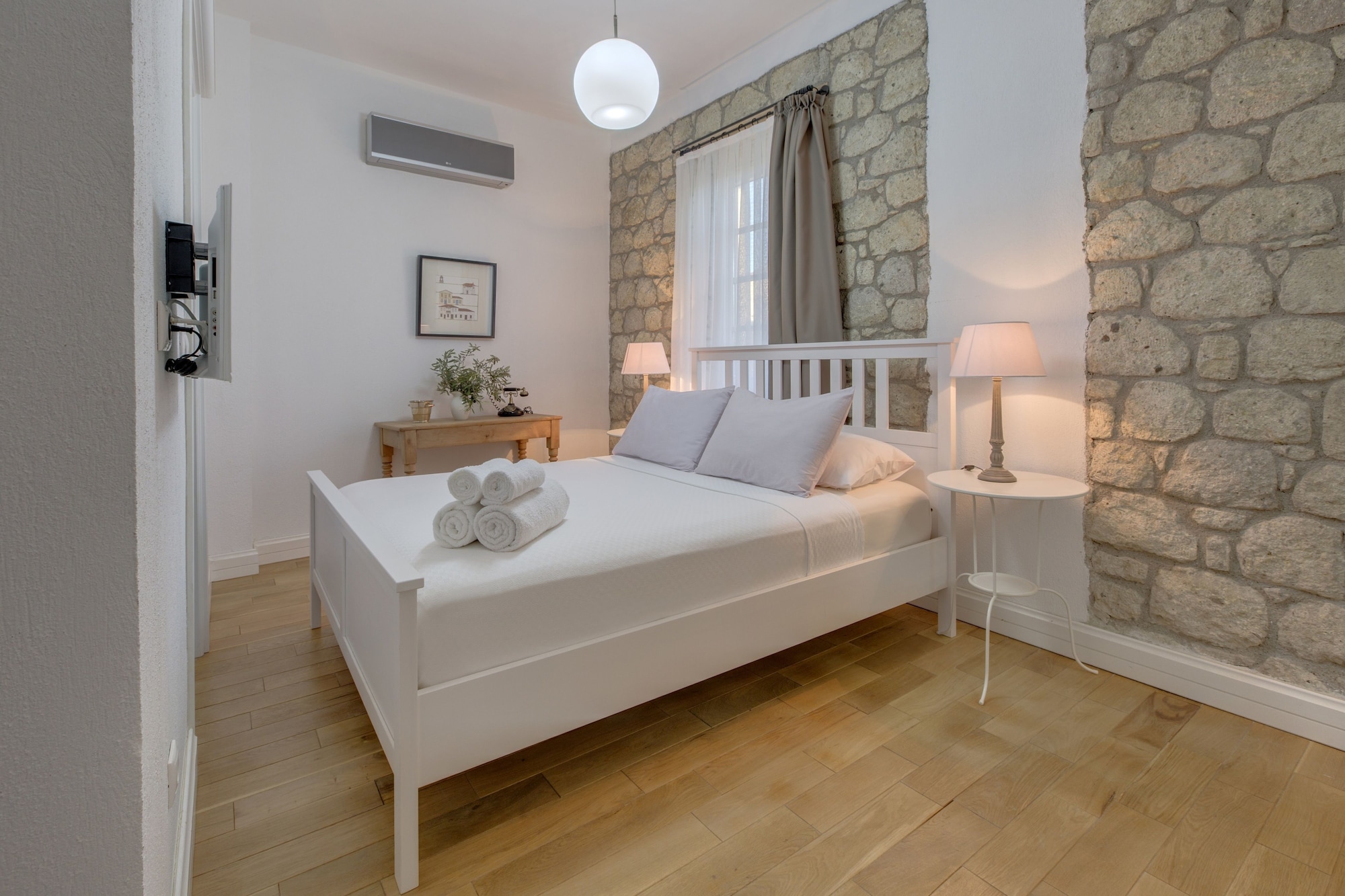 ROOM, DOUBLE BED, COURTYARD VIEW