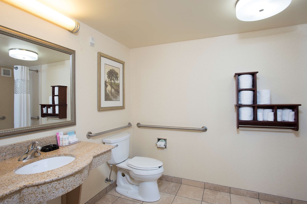 Hampton Inn Suites Cincinnati Union Centre Oh 32/45
