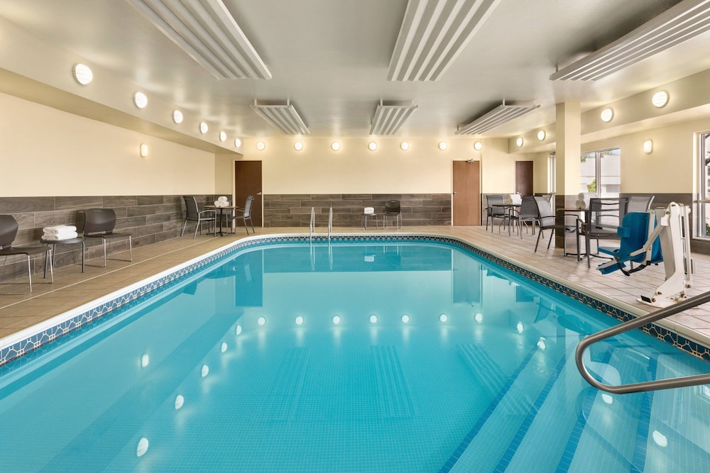 Fairfield Inn by Marriott Erie Millcreek Mall 17/27