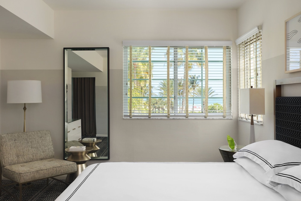 Kimpton Surfcomber Hotel 55/80