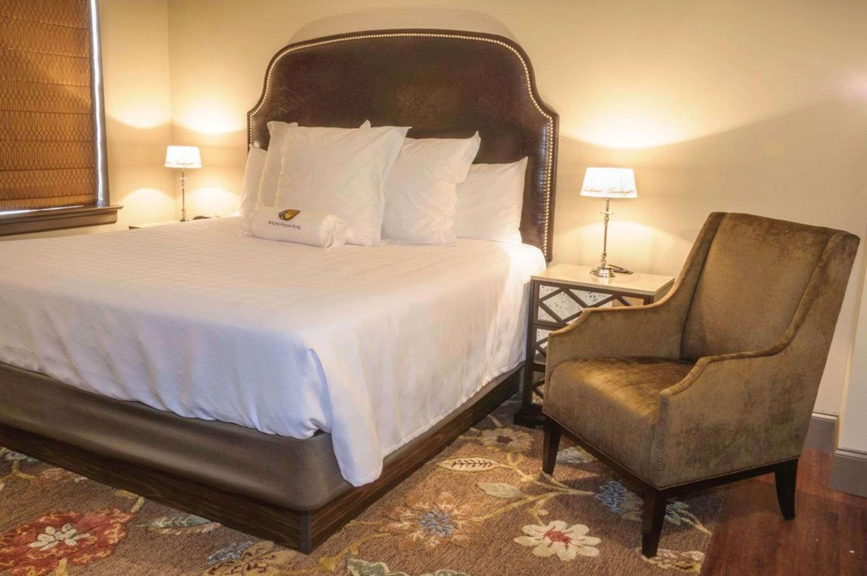 غرفة بسرير كينج، The Bolling Wilson Hotel 2/2