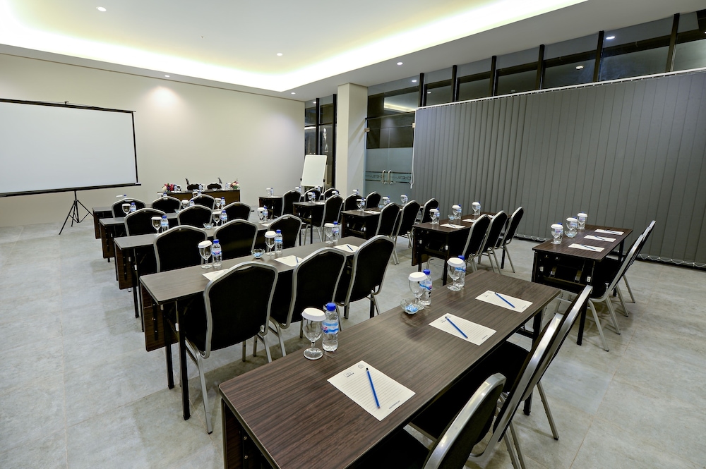 Hotel Neo Eltari Kupang 33/49