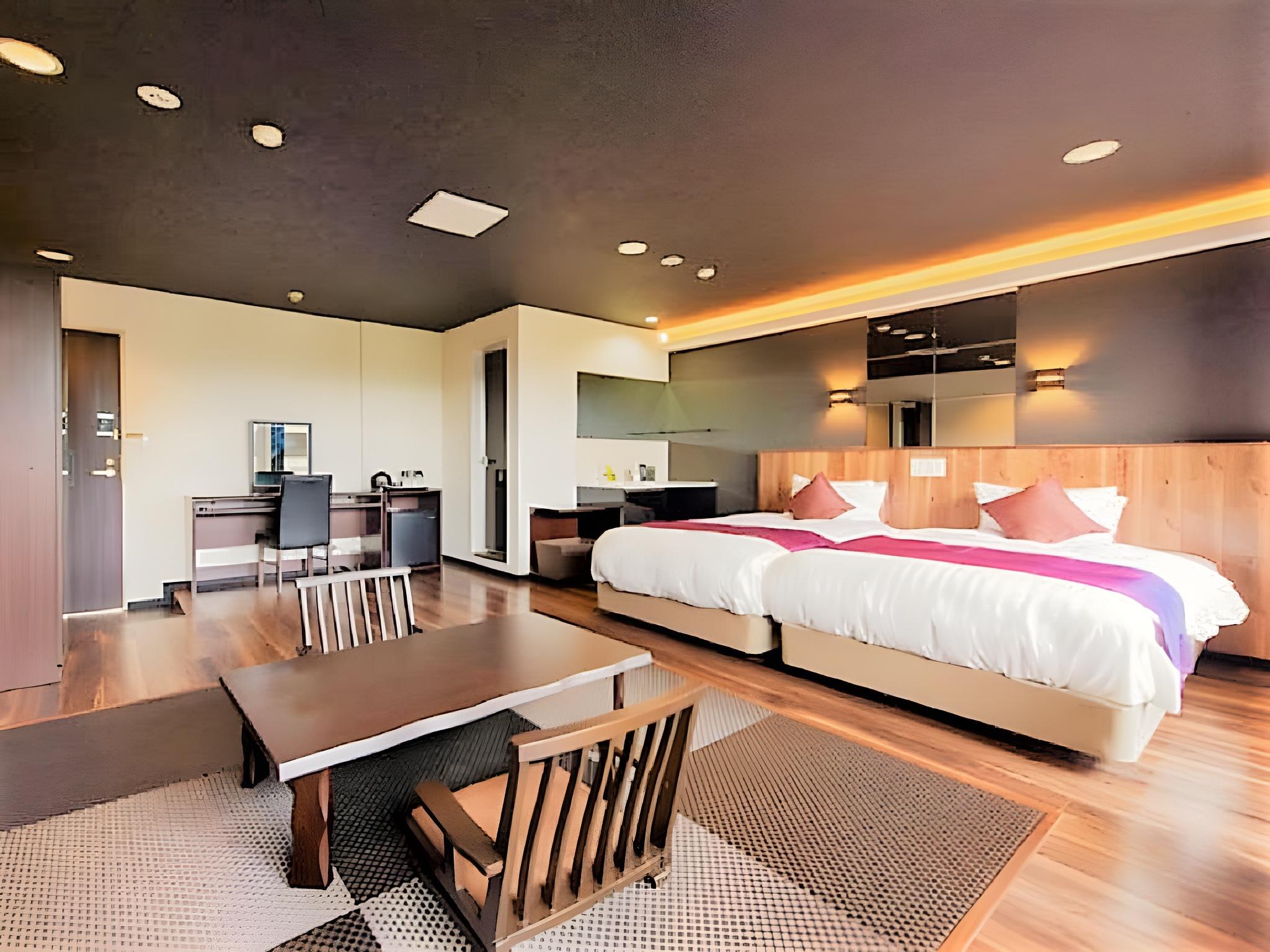 Japanese Western, Deluxe, Mountain View, Ocean View, Night View, Smoking Type Not Guaranteed