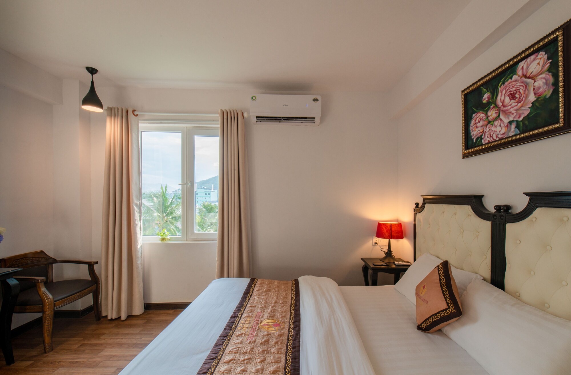 ROOM, SINGLE, TWIN BEDS, CITY VIEW