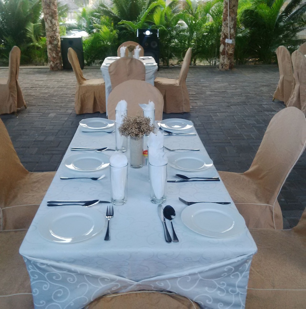 Serene Beach Resort 56/76