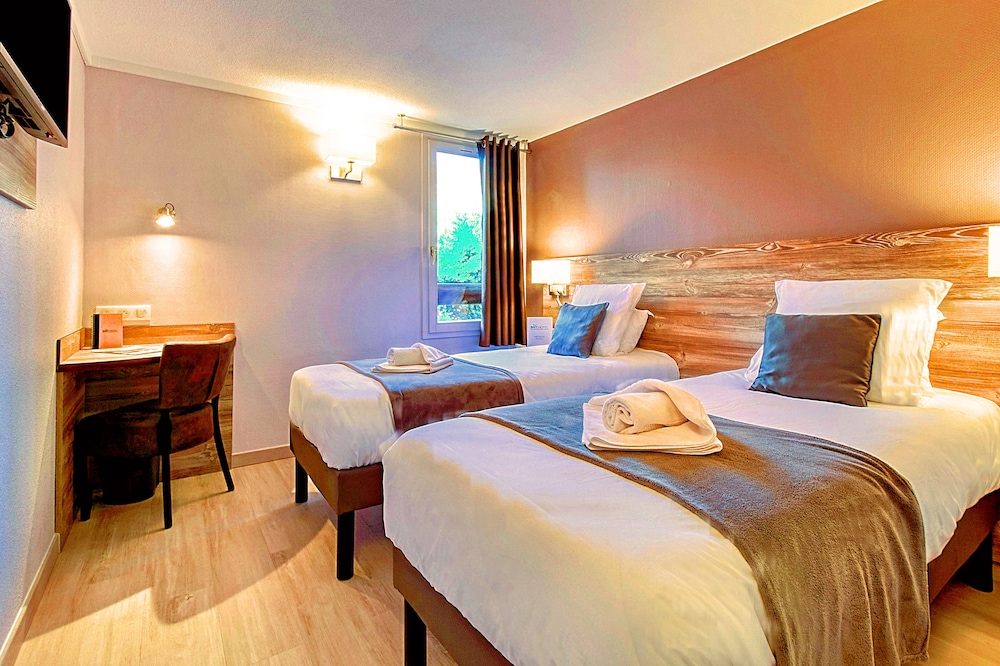 Brit Hotel Confort Pau Lons 16/36