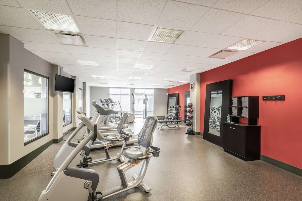 Hampton Inn And Suites Roanoke Airport 30/49