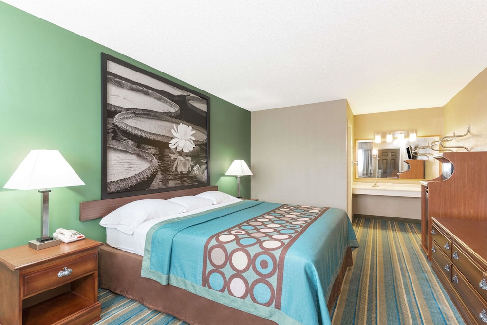 Super 8 by Wyndham Greencastle 7/16