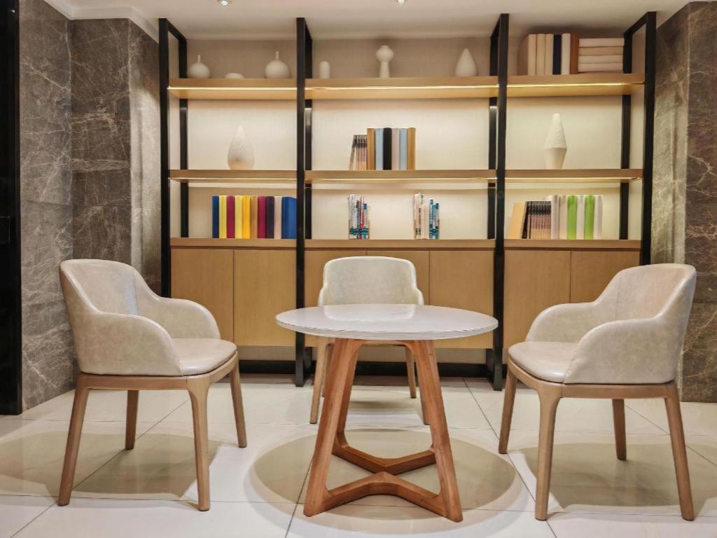 City Comfort Inn Jingzhou Wanda Plaza 38/42