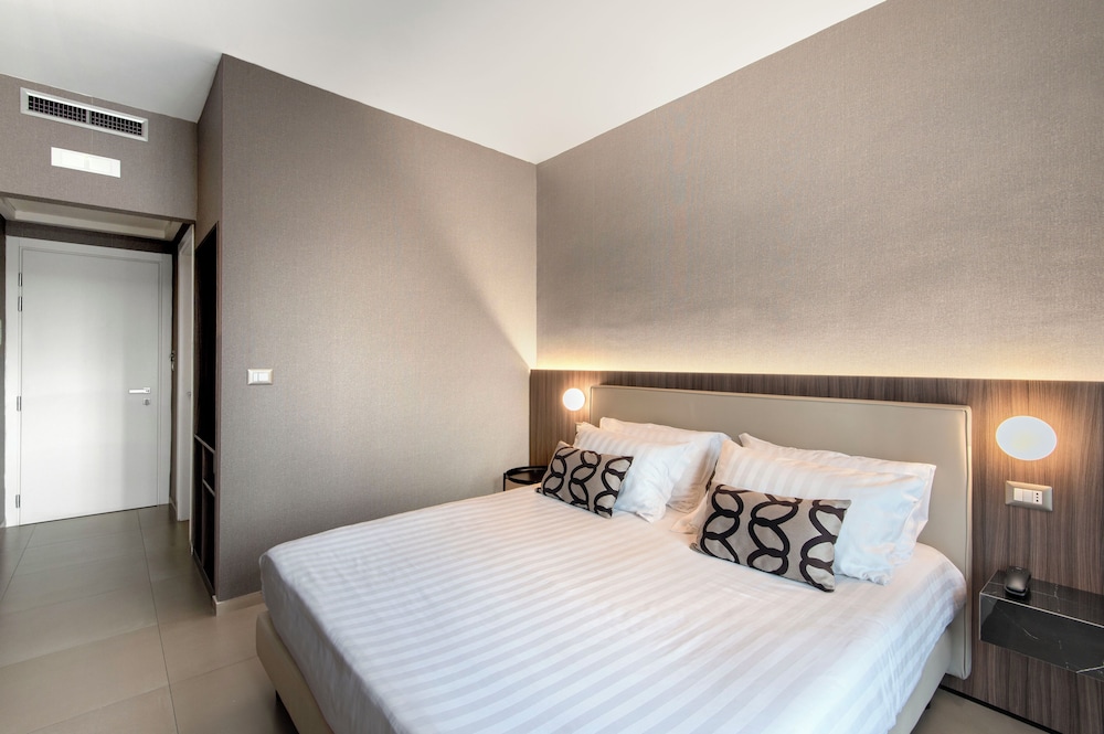 Hotel Europa Di Arzano 23/65