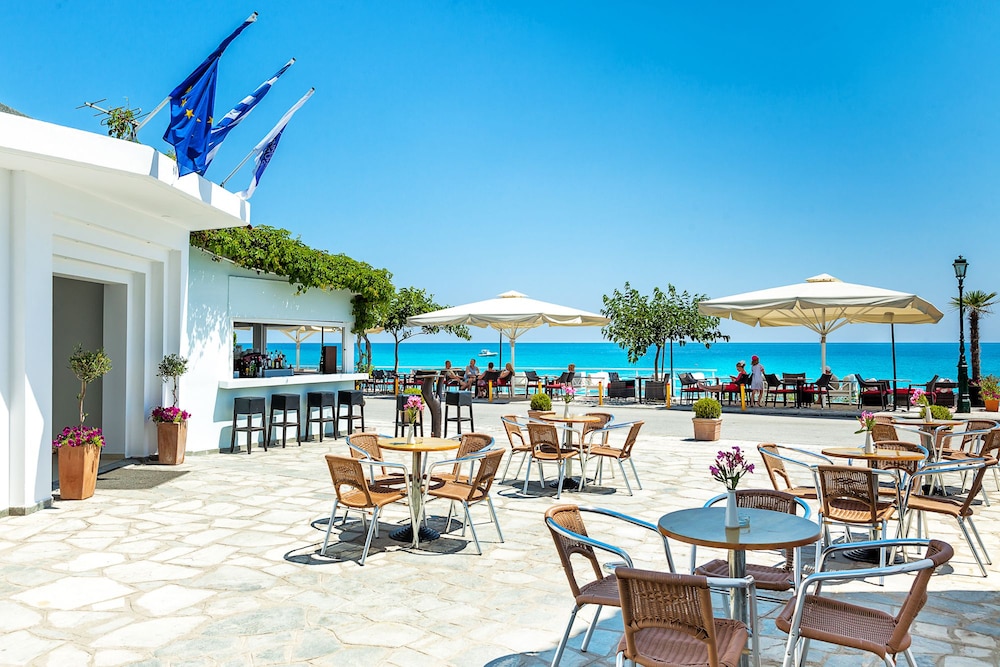 Xenios Dolphin Beach Hotel 45/68