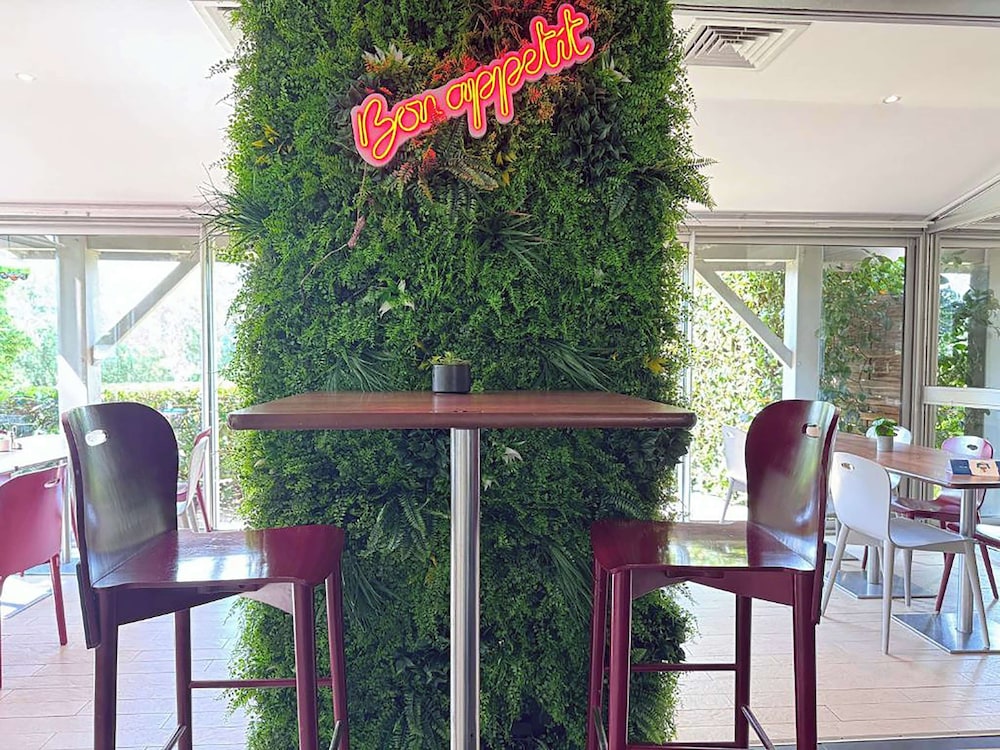 restaurant cafeteria