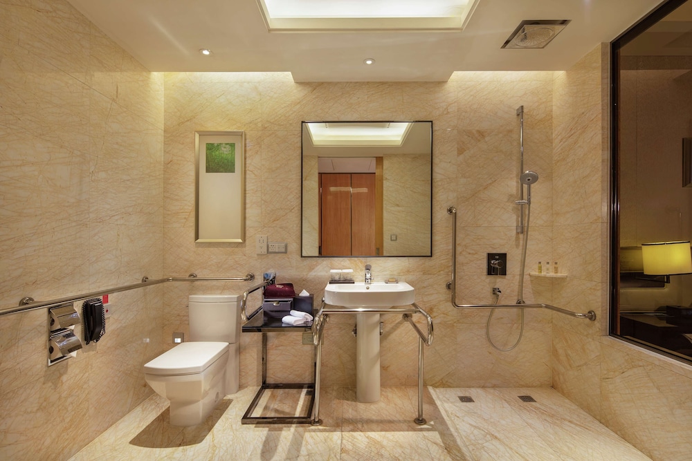 Hilton Guangzhou Baiyun Hotel 10/56
