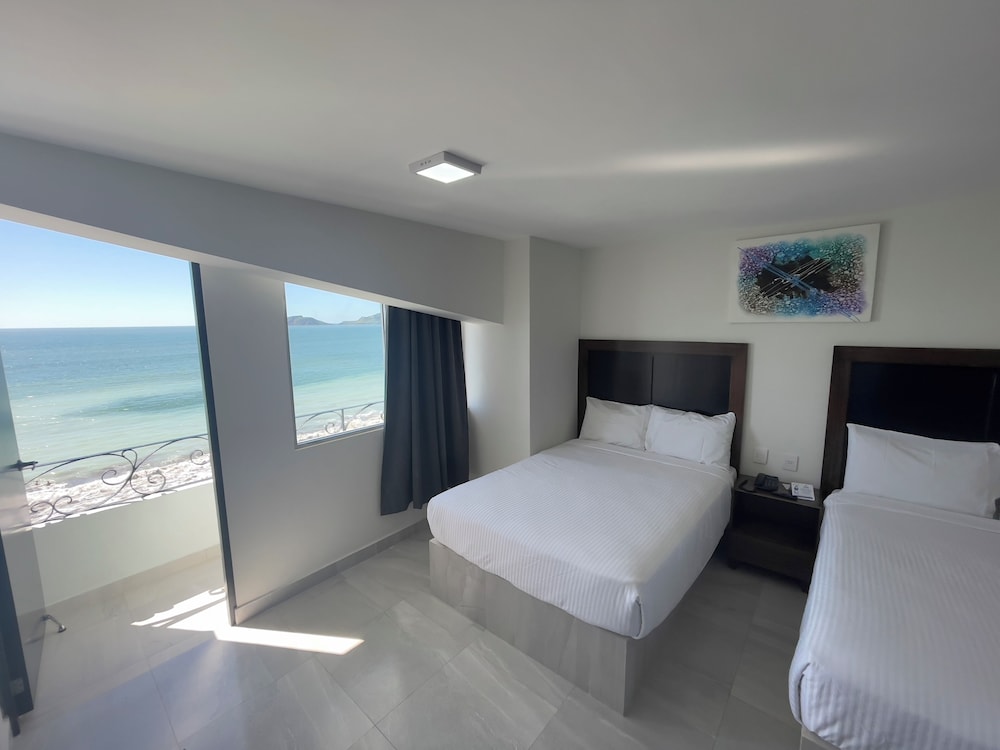 HOTEL HACIENDA MAZATLAN 25/64