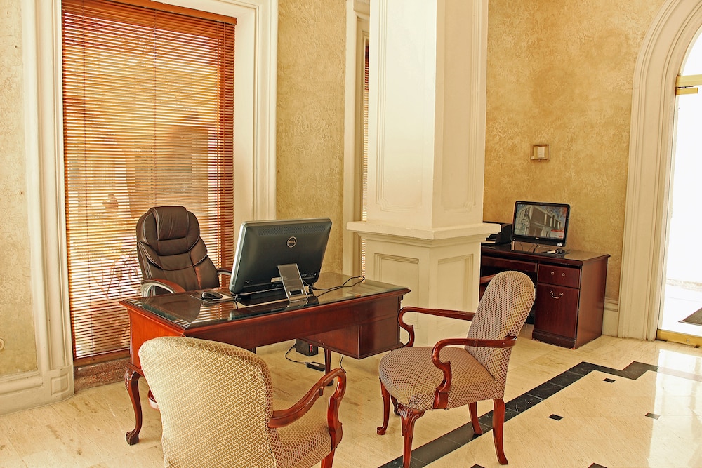 Hotel Plaza de Oro 38/43