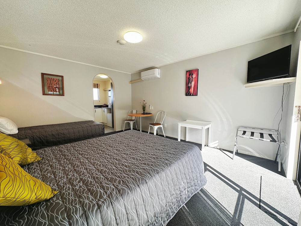 Kingswood Manor Motel 16/38
