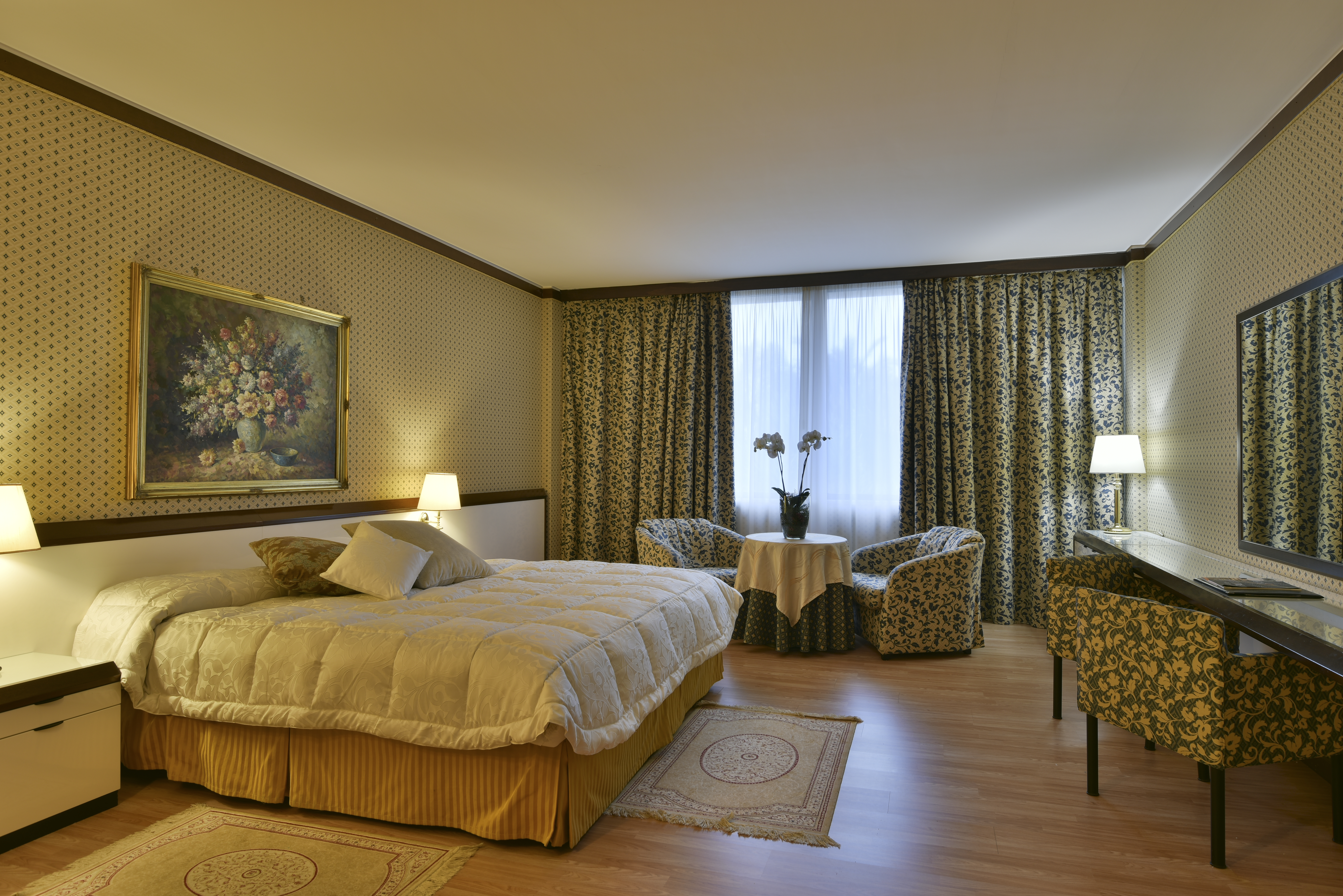 Superior, Queen Bed