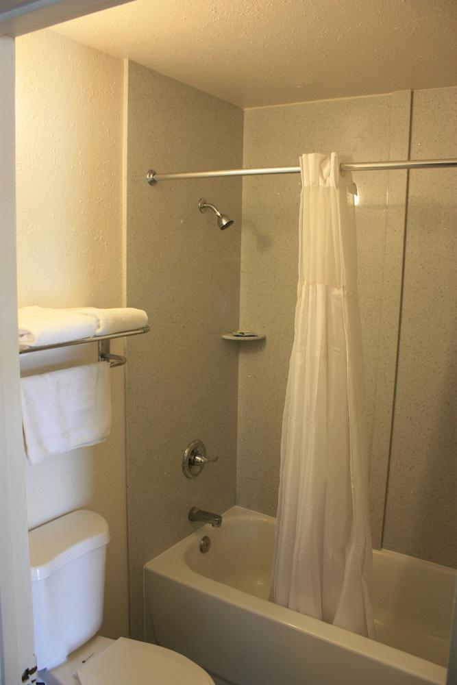 Express Inn 28/29