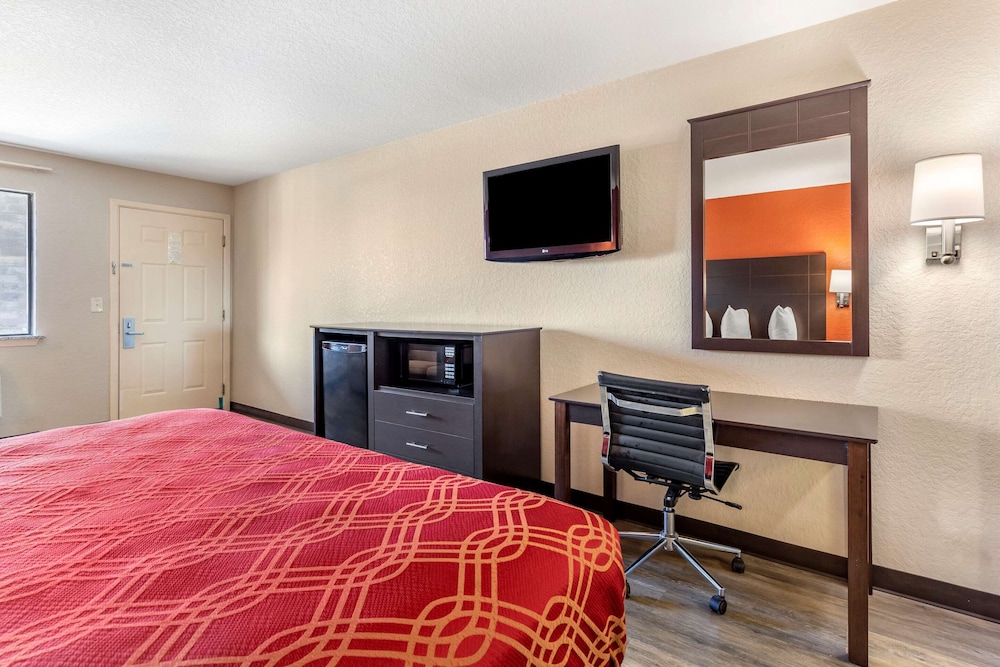 Econo Lodge Near Lackland Air Force Base-SeaWorld 10/39