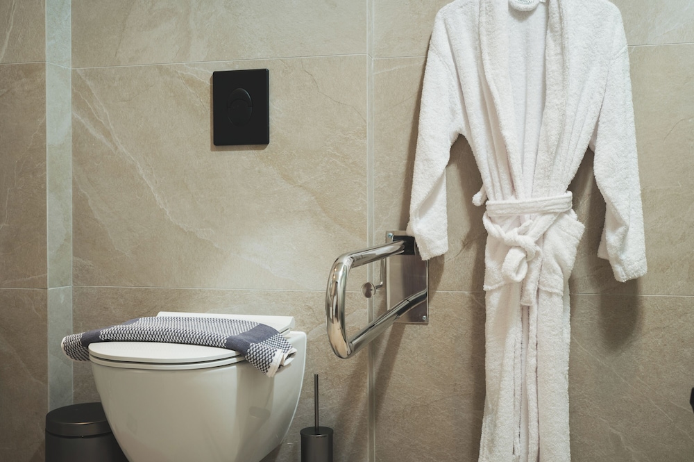 Elia Sea Suites 72/72