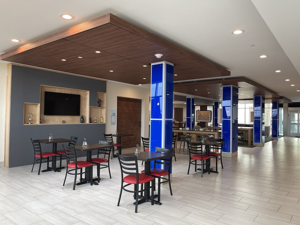 Holiday Inn Express and Suites Blythe 28/43