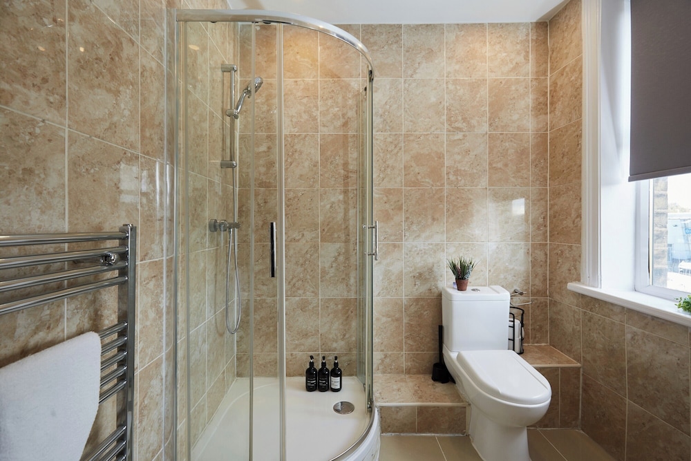 BV Aparthotel Huddersfield Ideal for Business & Leisure Stays 34/37