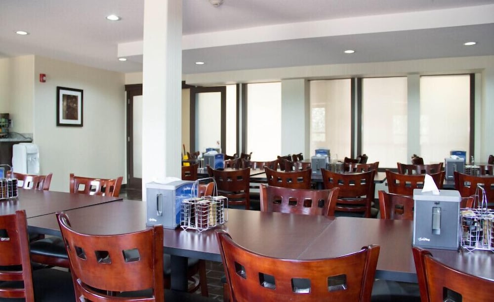 Sigma Inn & Suites Melville 16/28