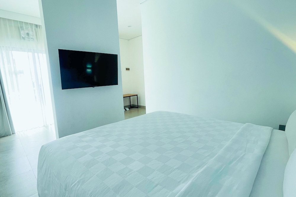 Pool, Studio, King Bed