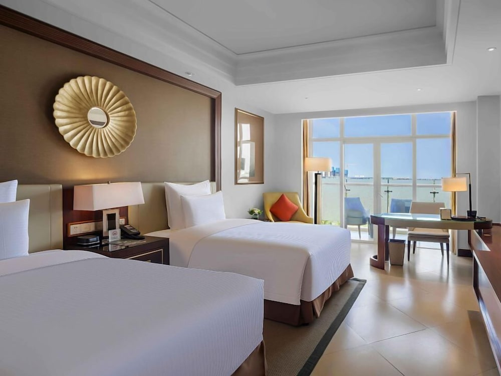 SUPERIOR, TWIN BEDS, CITY VIEW