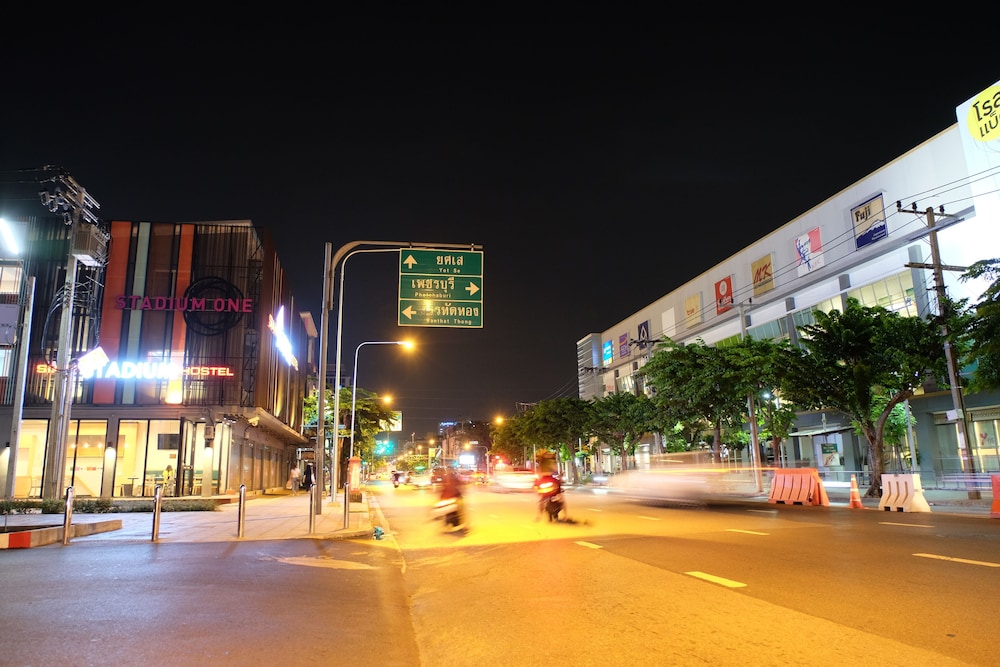 Siam Stadium Hostel 49/54