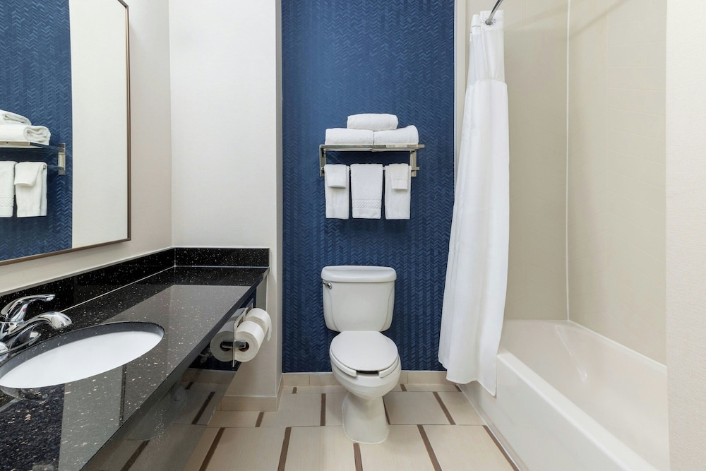 Suite, King Bed, Sofa, Accessible