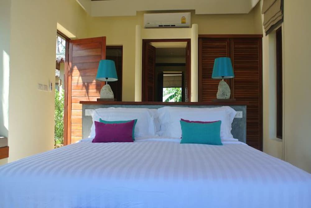 SEA DANCE RESORT 30/77