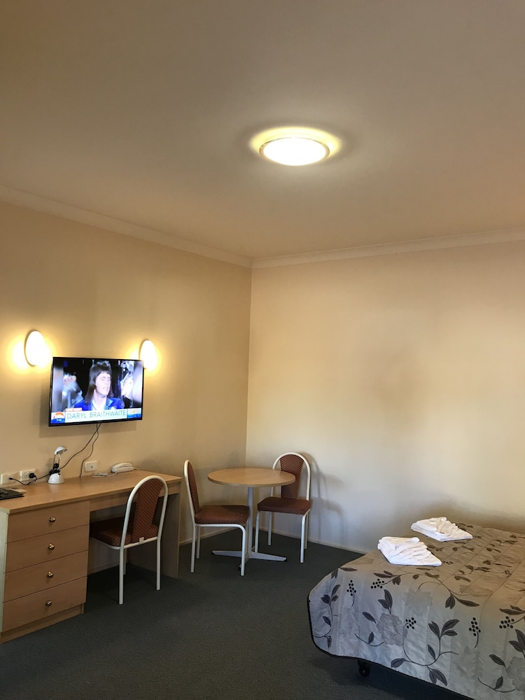 Country Gardens Motor Inn 13/33