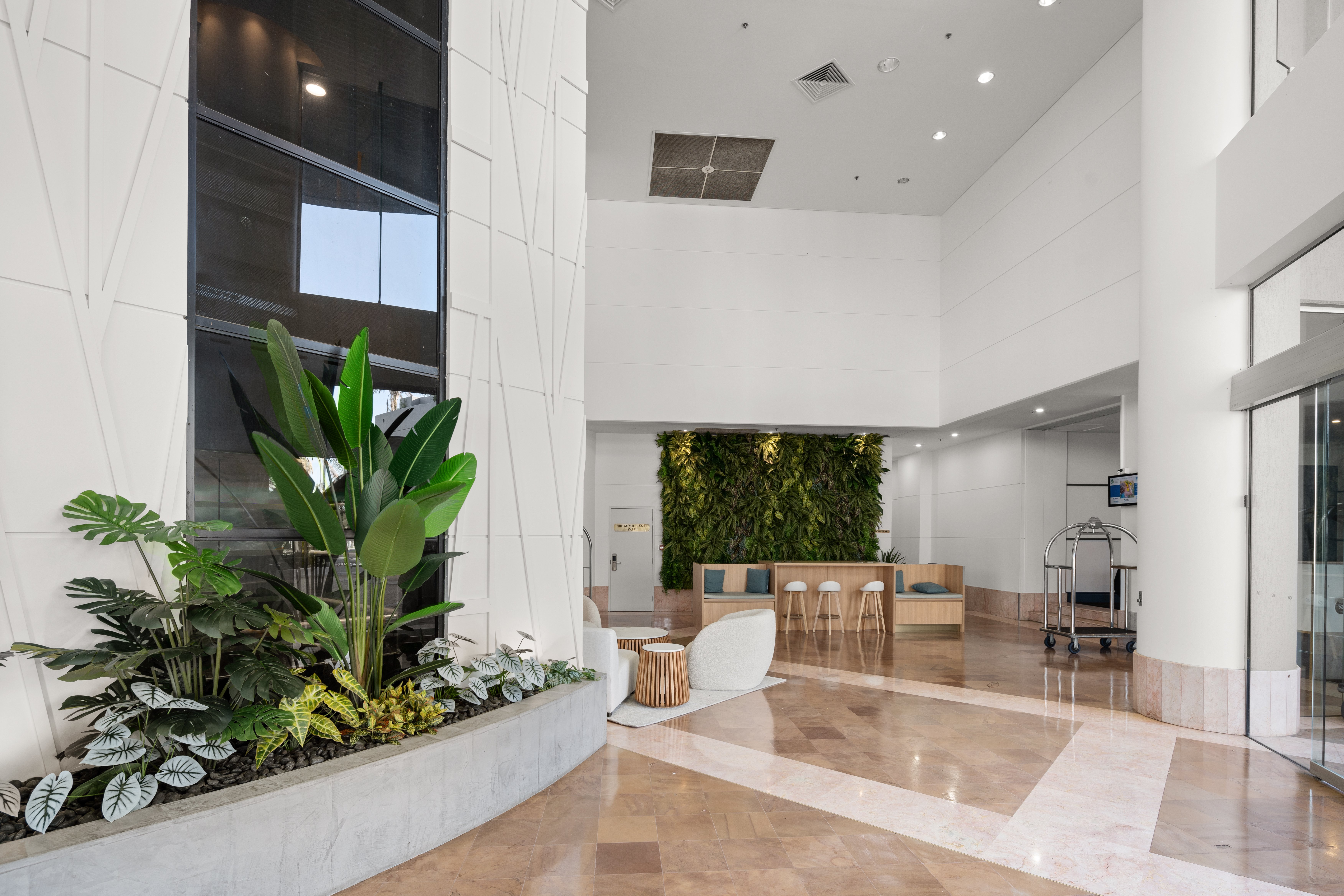 Crowne Plaza Surfers Paradise 6/77